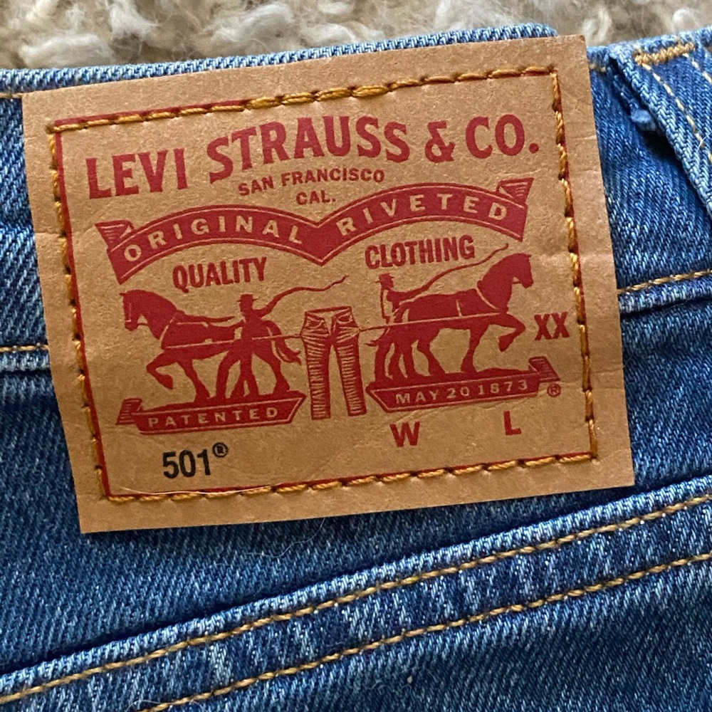 501 Levi’s Jean cut off shorts - Picture 6 of 6